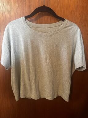 LULULEMON CROPPED LIGHT GREEN TEE; SIZE MED